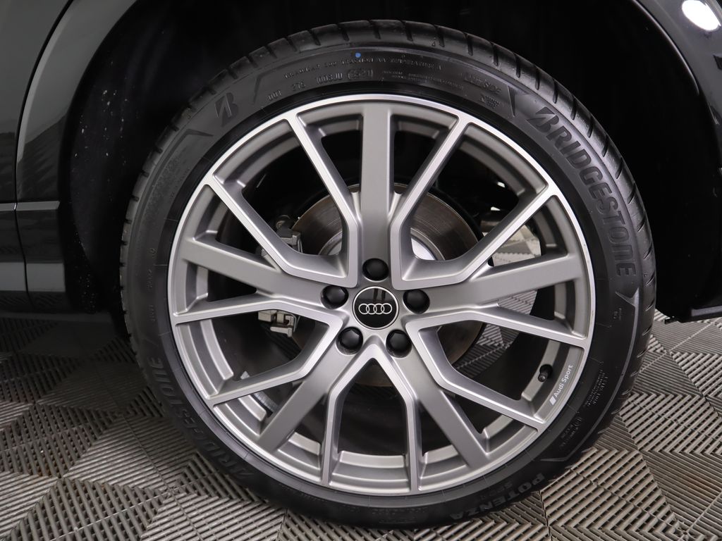 Vehicle image 33 of 35