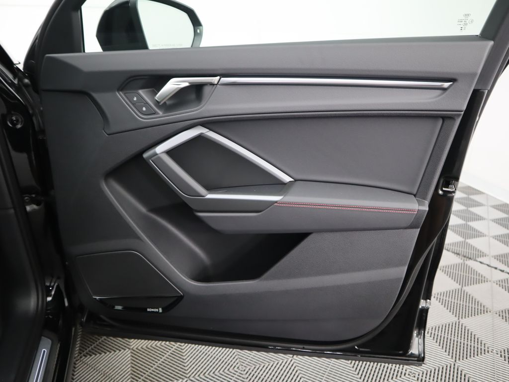 Vehicle image 27 of 35