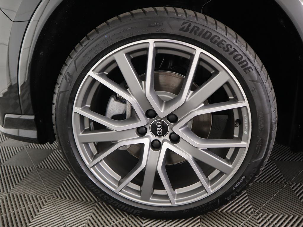Vehicle image 32 of 35