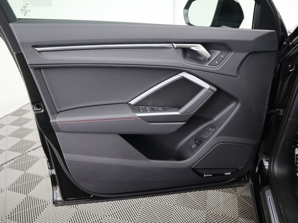 Vehicle image 26 of 35