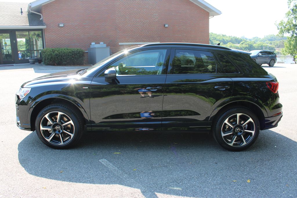 Vehicle image 9 of 55