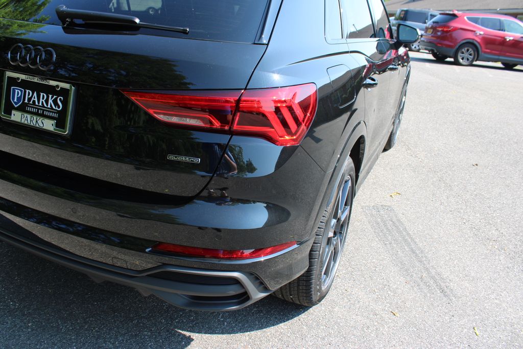 Vehicle image 52 of 55