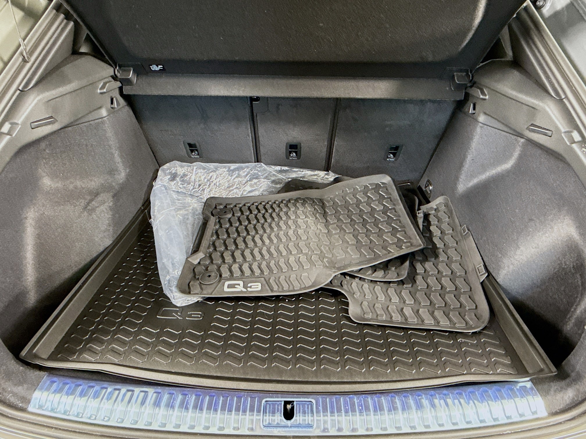Vehicle image 23 of 30
