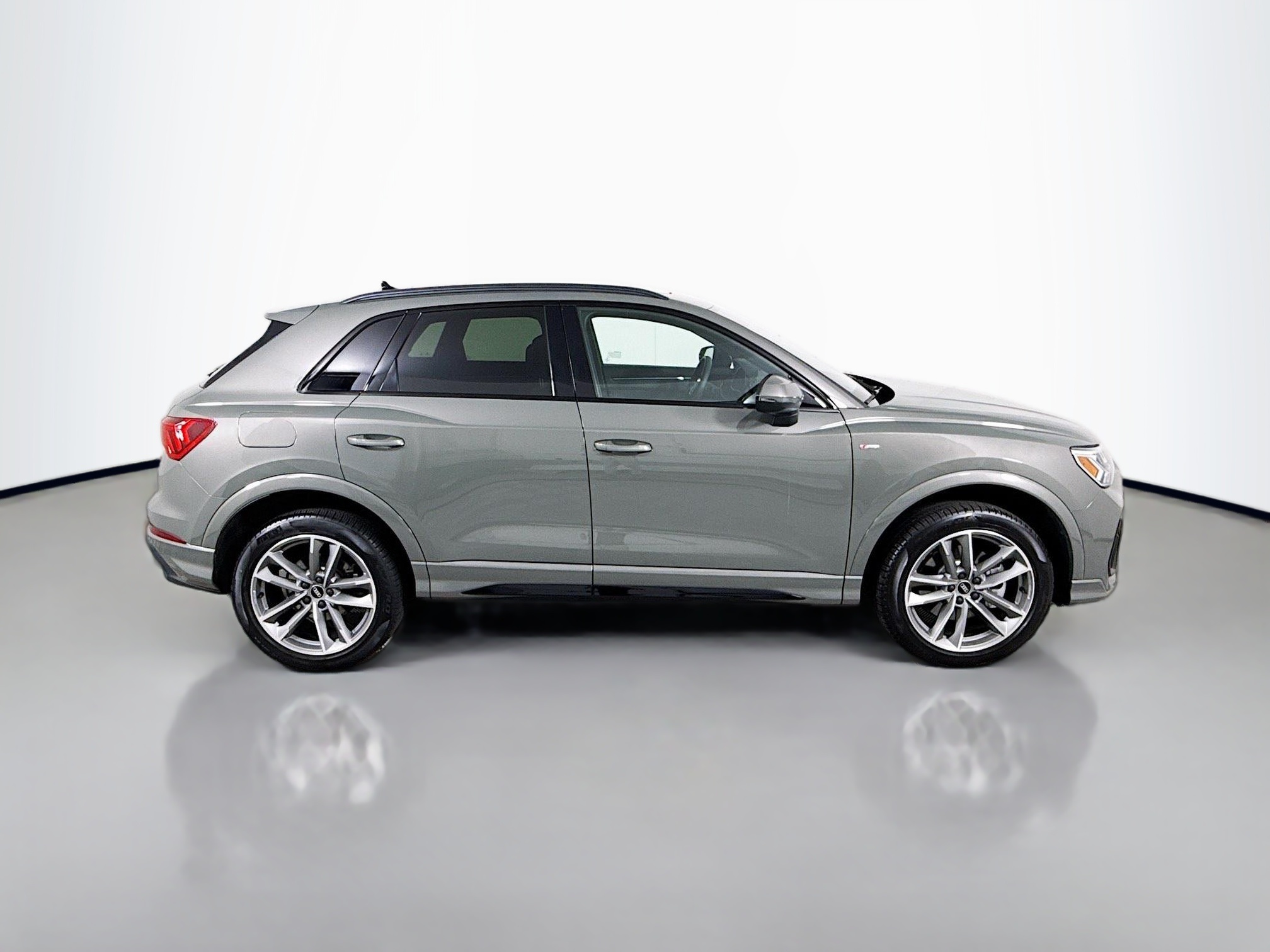 Vehicle image 4 of 30