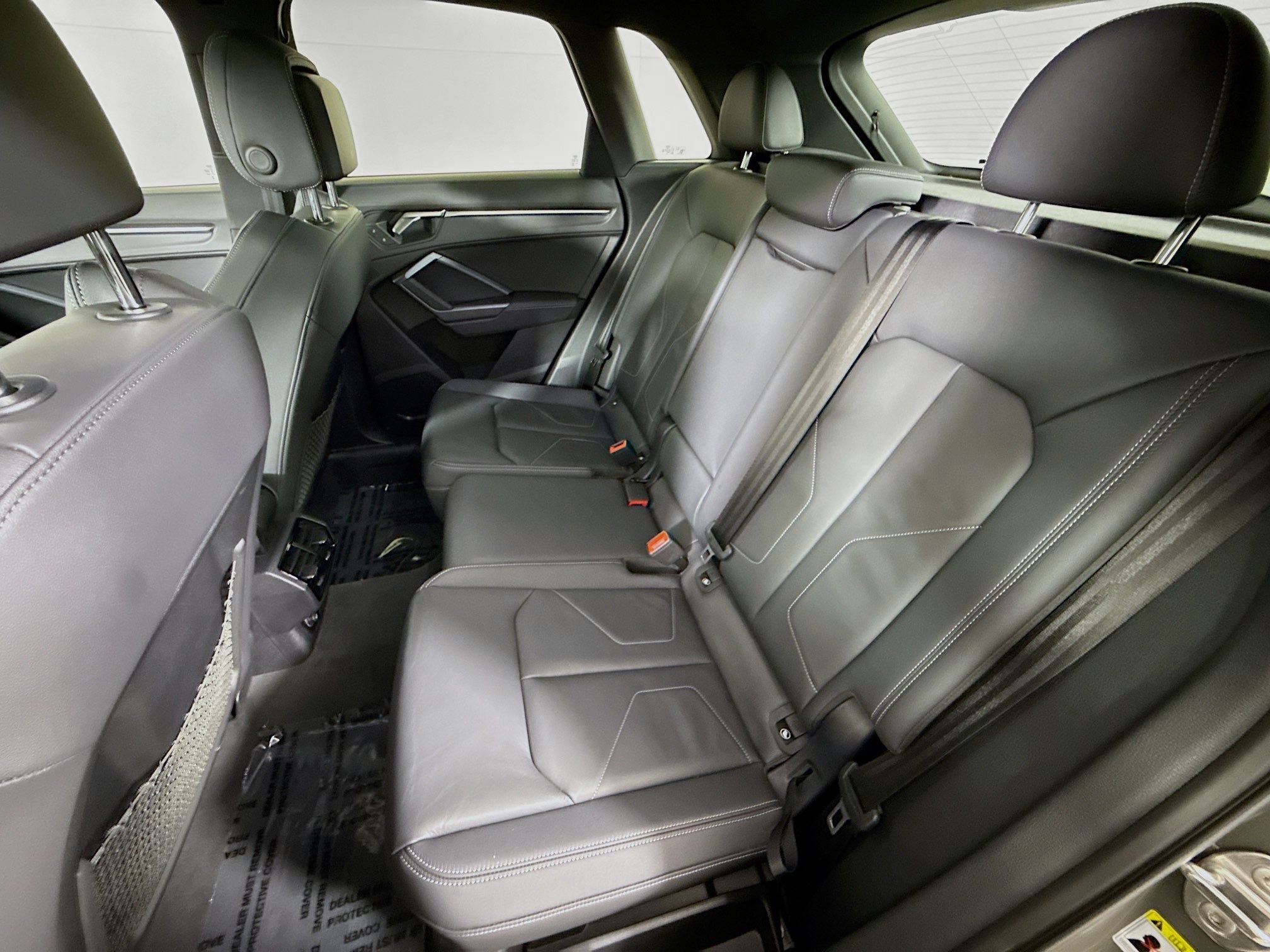 Vehicle image 19 of 30