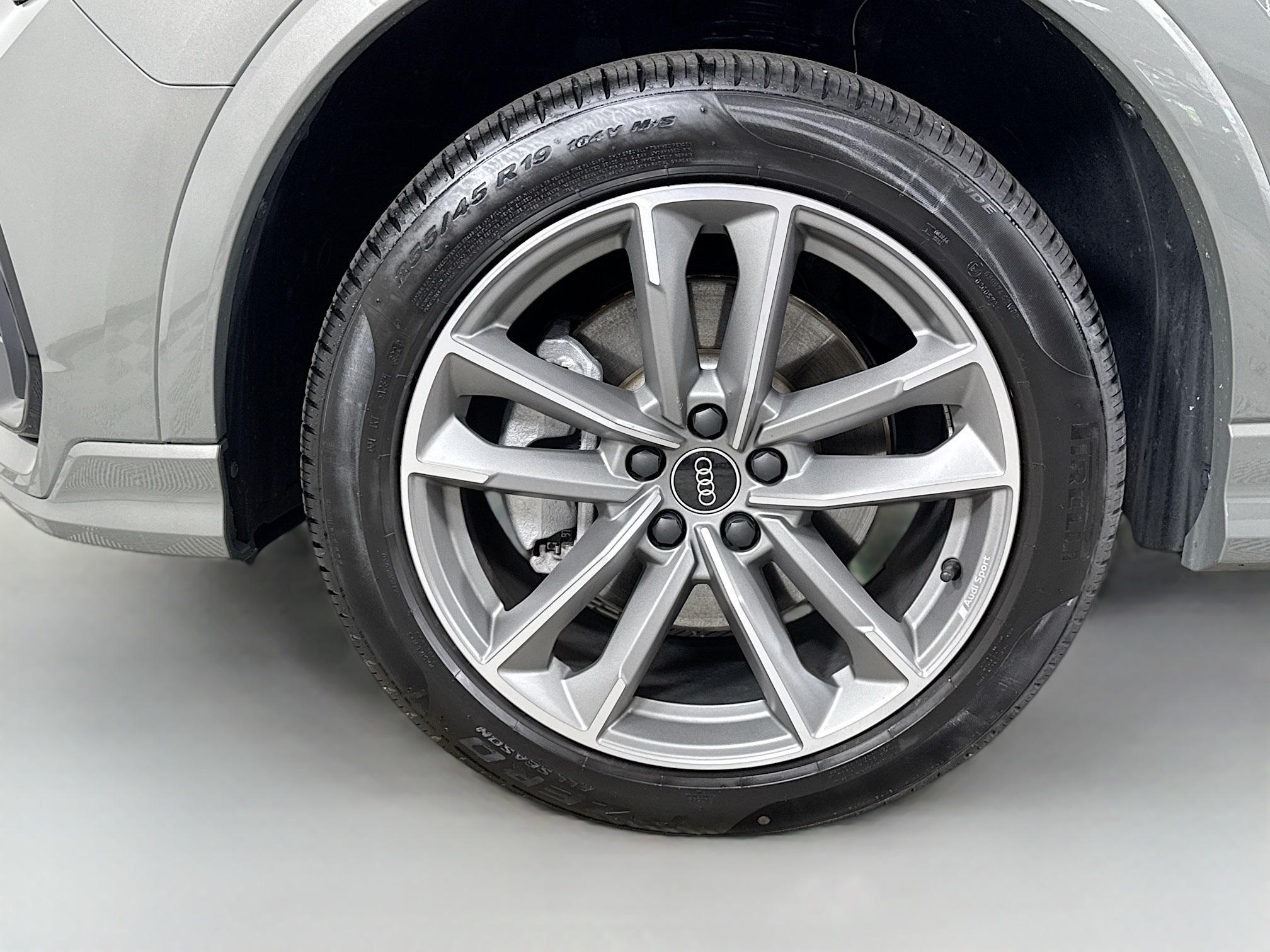 Vehicle image 28 of 30