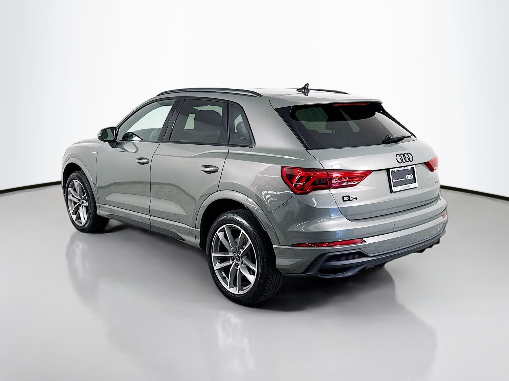 Vehicle image 7 of 30