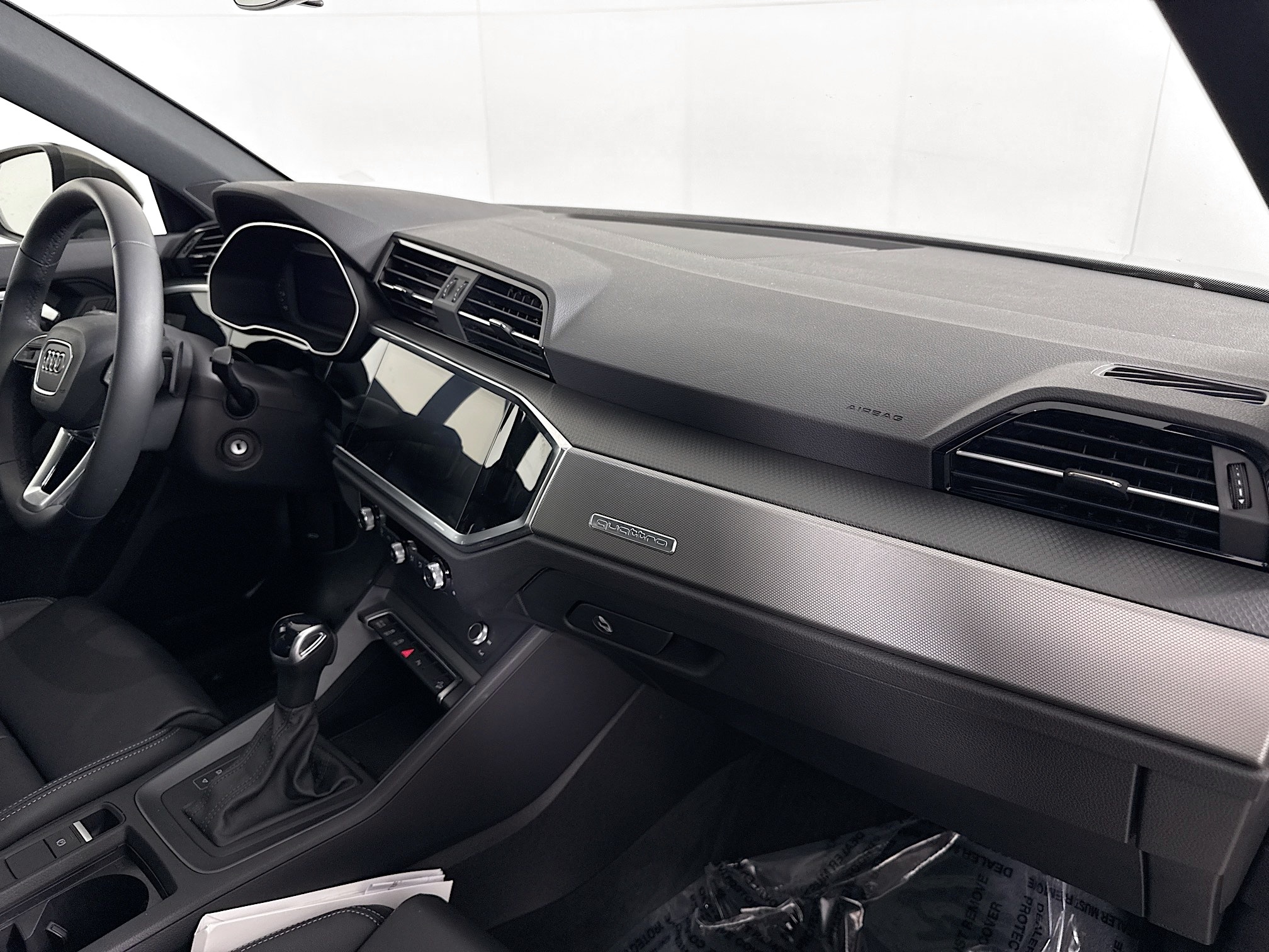 Vehicle image 26 of 30