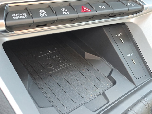Vehicle image 11 of 27