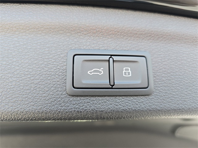 Vehicle image 22 of 27