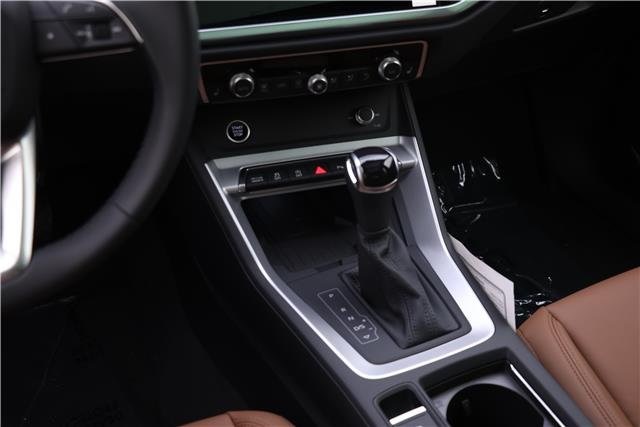 Vehicle image 16 of 17