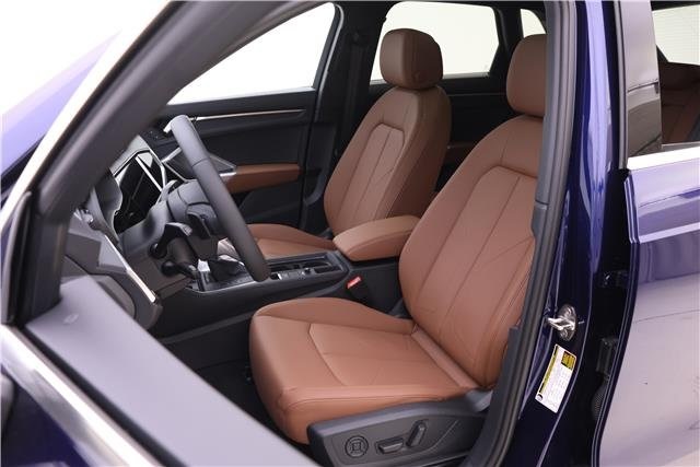 Vehicle image 9 of 17