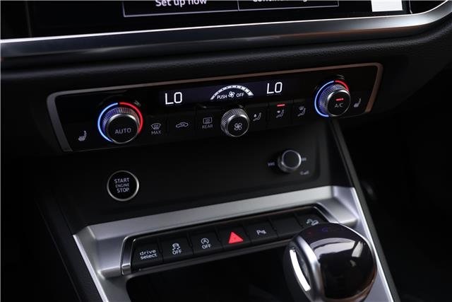 Vehicle image 15 of 17