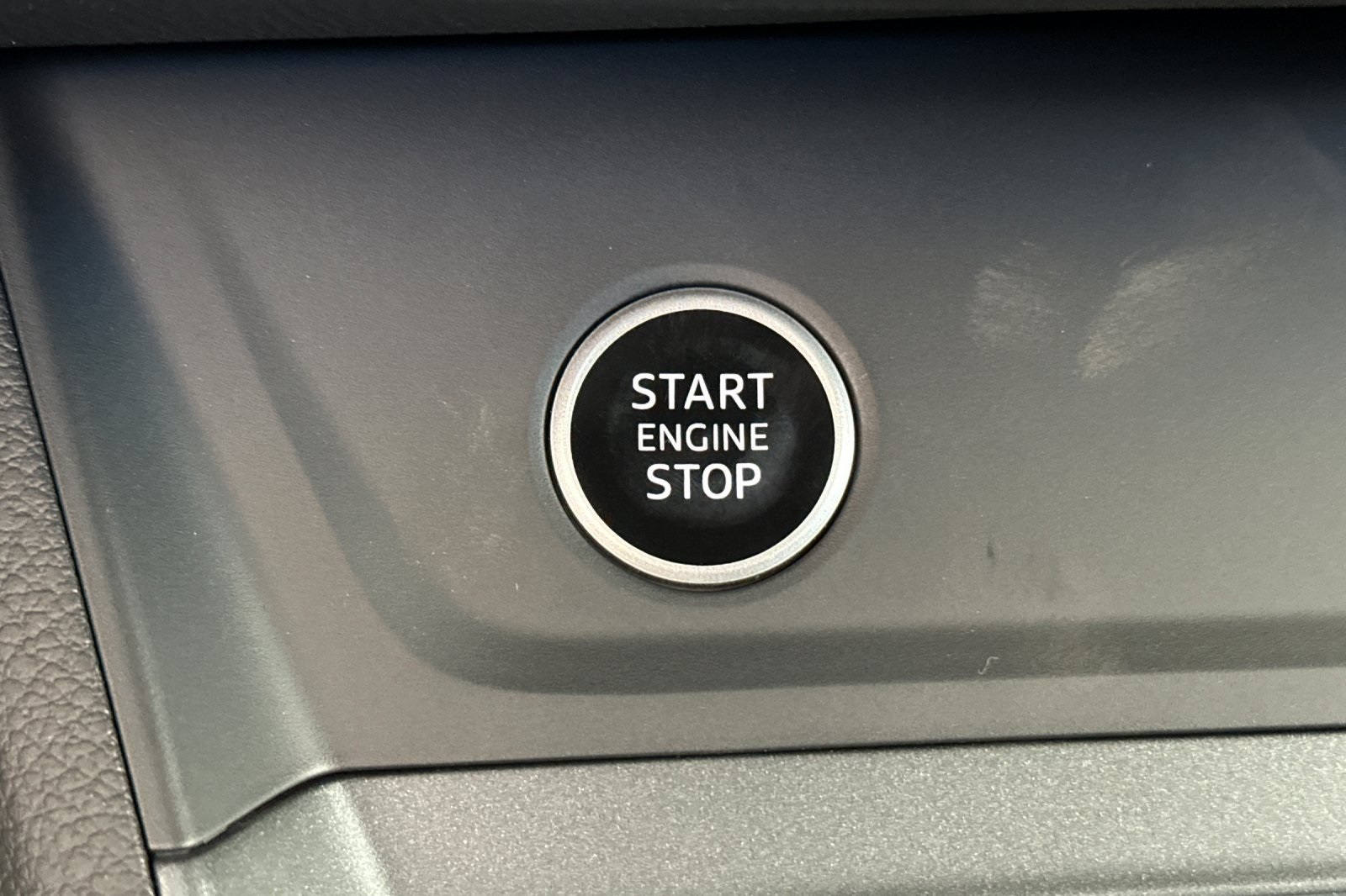 Vehicle image 21 of 26