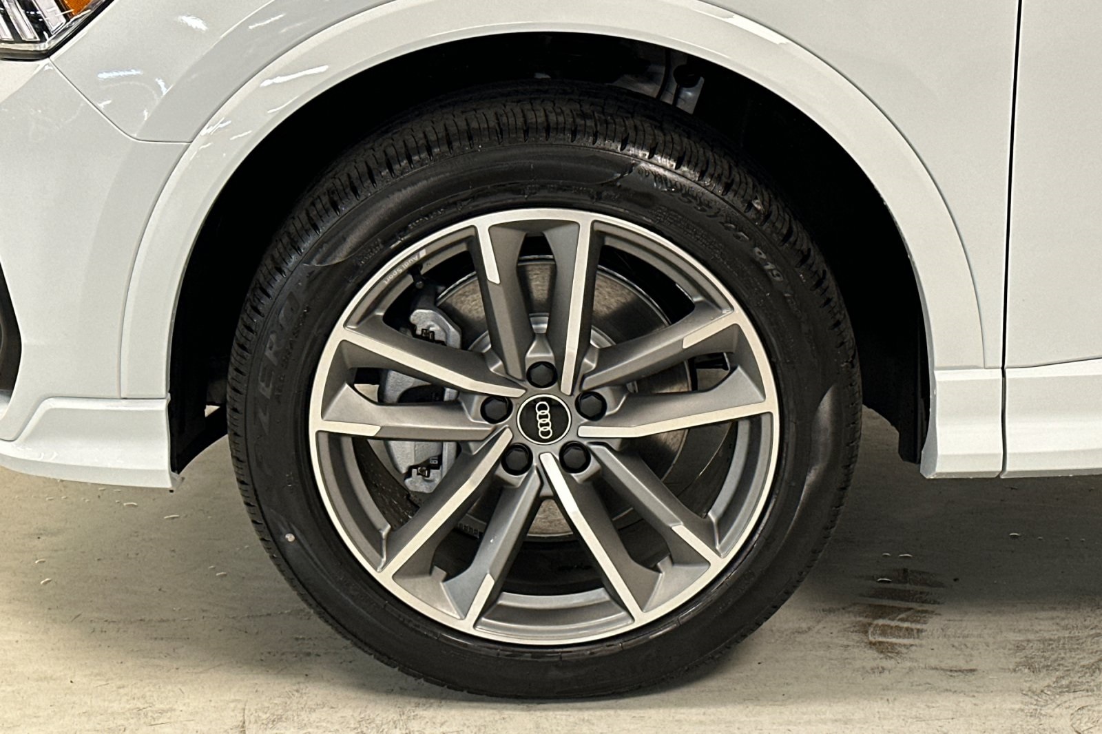 Vehicle image 24 of 26