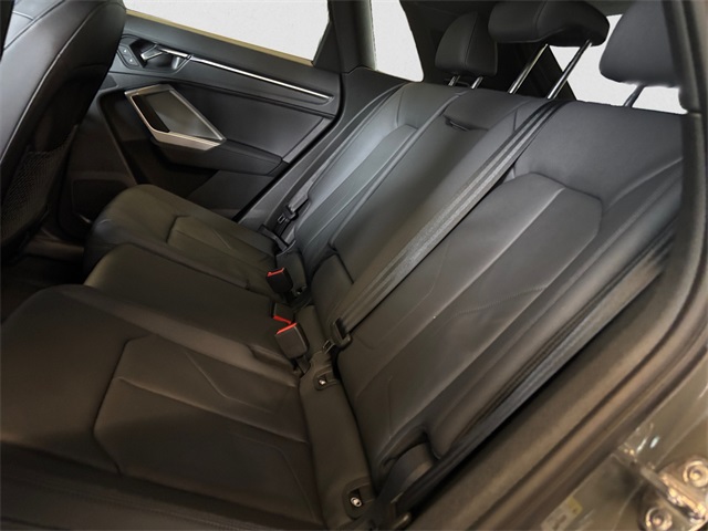Vehicle image 10 of 15