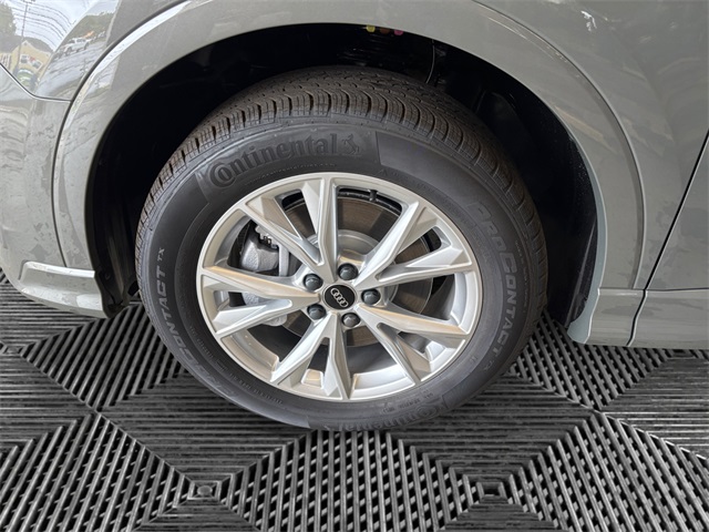Vehicle image 9 of 15