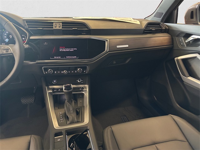 Vehicle image 14 of 15