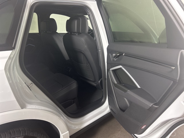 Vehicle image 12 of 22