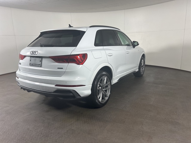 Vehicle image 5 of 22