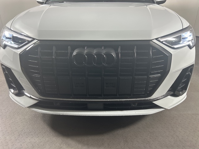 Vehicle image 18 of 22