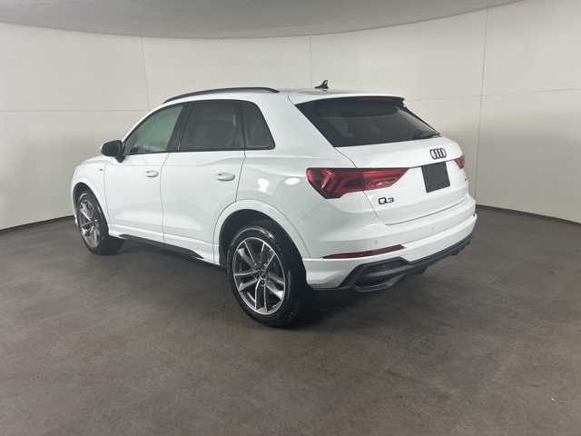 Vehicle image 7 of 22