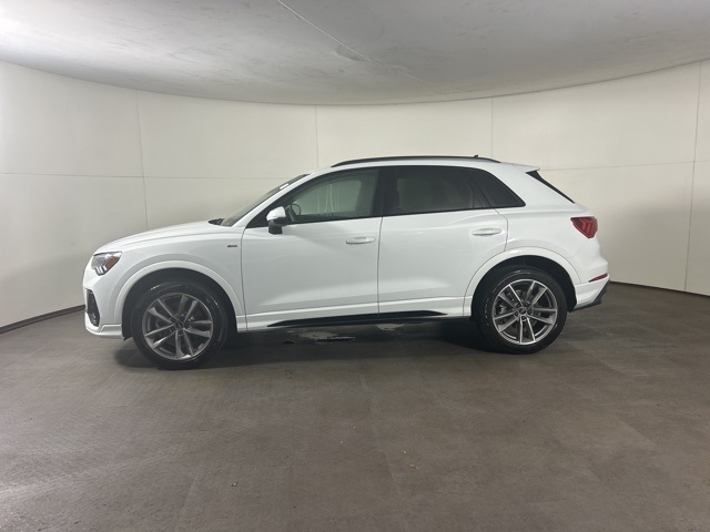 Vehicle image 8 of 22