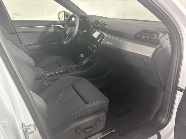 Vehicle image 21 of 22