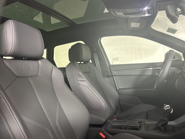 Vehicle image 13 of 22