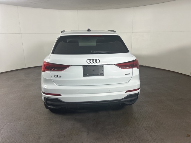 Vehicle image 6 of 22