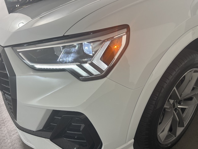 Vehicle image 19 of 22