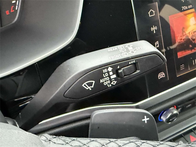 Vehicle image 14 of 30