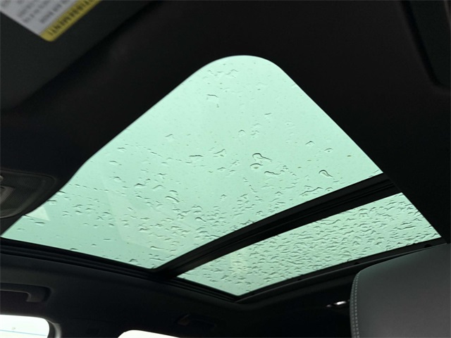 Vehicle image 28 of 30