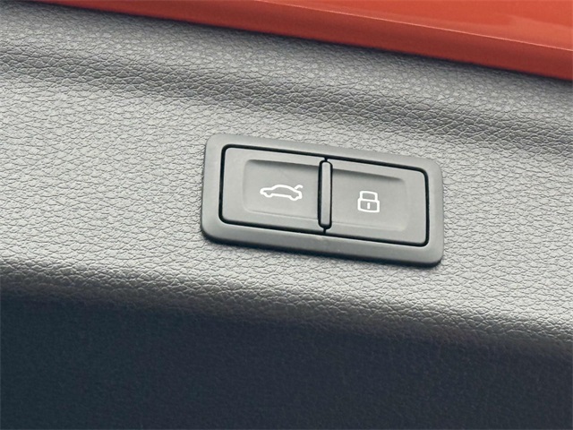 Vehicle image 23 of 30
