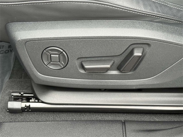 Vehicle image 26 of 30