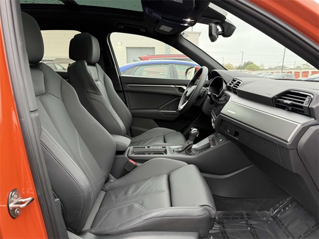 Vehicle image 20 of 30