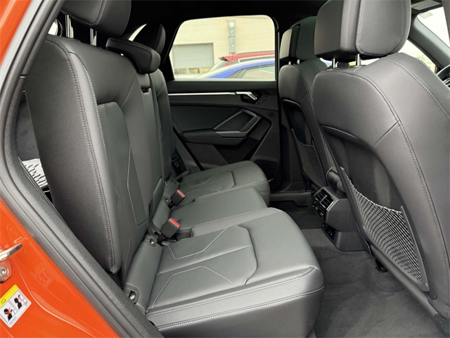 Vehicle image 21 of 30