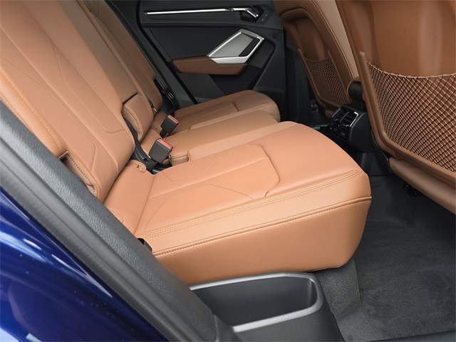 Vehicle image 11 of 27