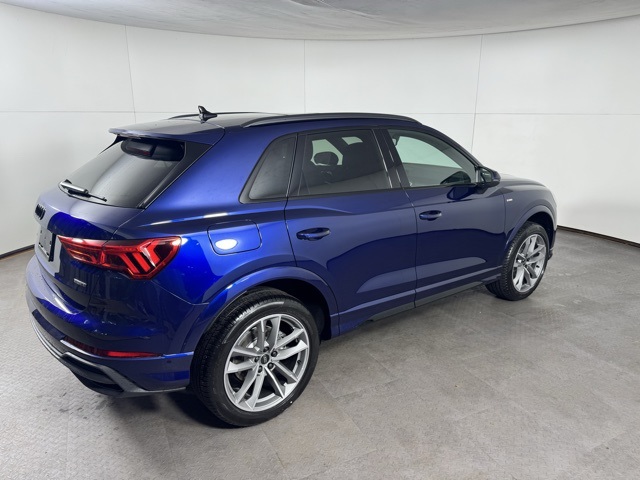 Vehicle image 5 of 23