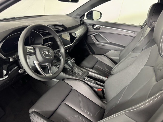 Vehicle image 16 of 23