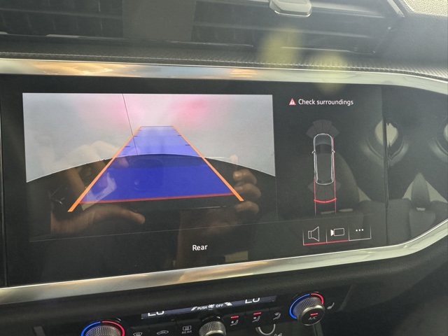 Vehicle image 18 of 23