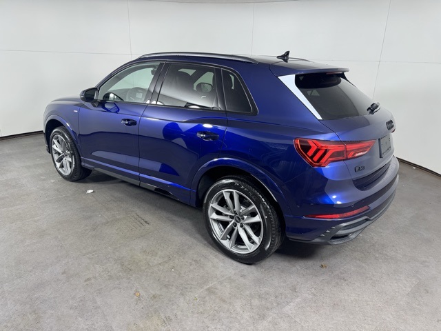 Vehicle image 6 of 23