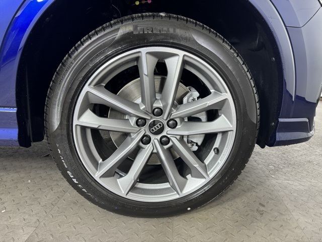 Vehicle image 9 of 23