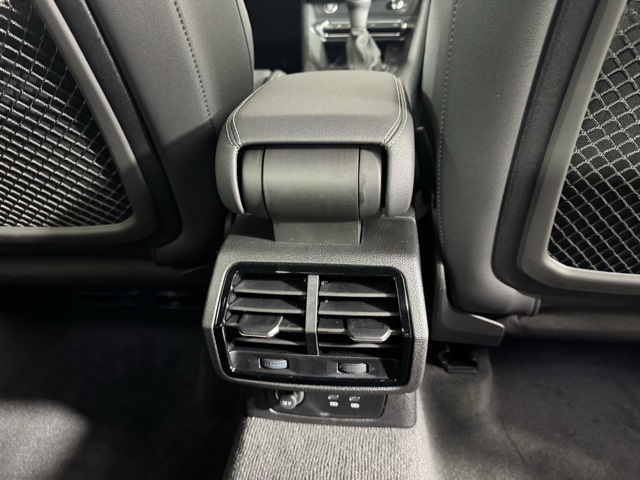 Vehicle image 20 of 23