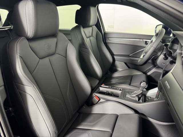 Vehicle image 14 of 23