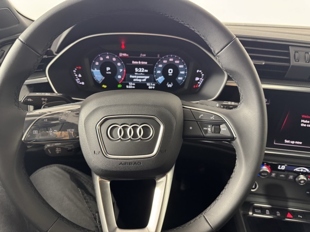 Vehicle image 21 of 23