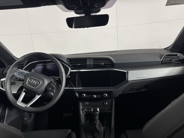 Vehicle image 15 of 23