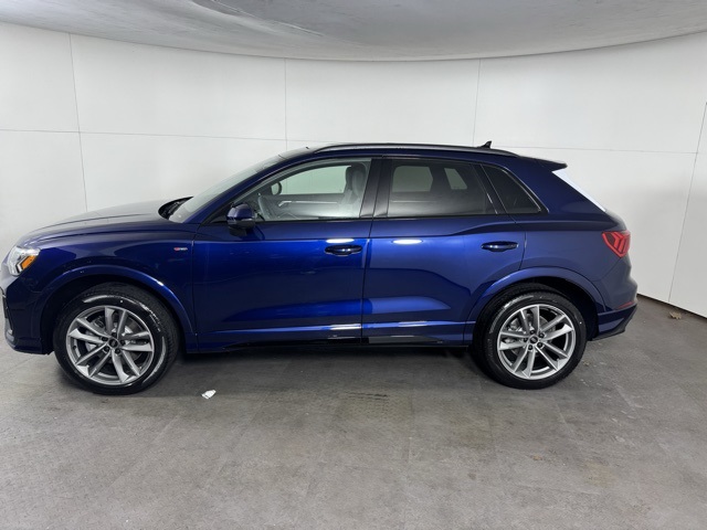 Vehicle image 7 of 23