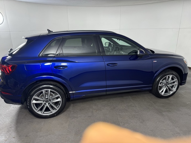 Vehicle image 4 of 23