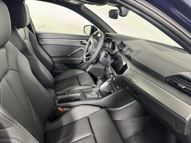Vehicle image 22 of 23